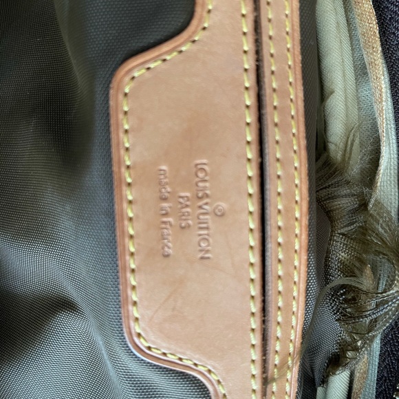 Vintage travel bag with shoe pocket under . - Picture 4 of 7